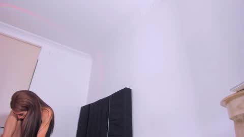 tinyyourmomys online show from September 26, 2025, 7:01 am