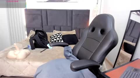 Snapshot of tisha_lau chatting on April 29, 2026, 2:32 pm Tisha online show from April 29, 2026, 2:32 pm