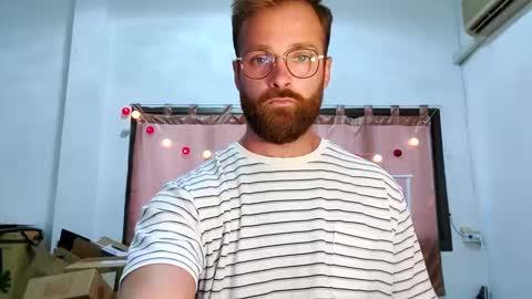 Snapshot of toffbuck chatting on December 3, 2024, 4:25 am ToffBuck online show from December 3, 2024, 4:25 am