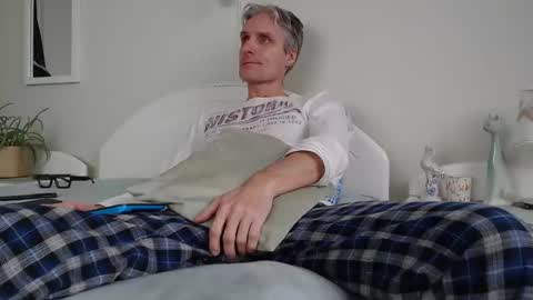 Snapshot of toffmen chatting on December 26, 2024, 9:01 am Daniel Bisexual uncut 20cm online show from December 26, 2024, 9:01 am