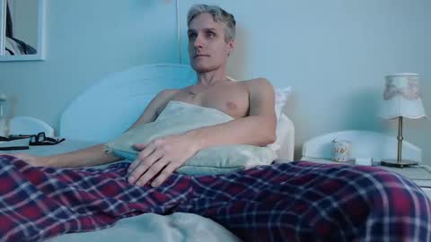 Snapshot of toffmen chatting on March 1, 2025, 3:05 pm Daniel Bisexual uncut 20cm online show from March 1, 2025, 3:05 pm