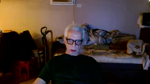 tom112292014 online show from October 4, 2025, 12:47 pm