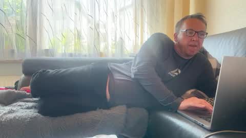 Tom online show from April 25, 2026, 8:06 am