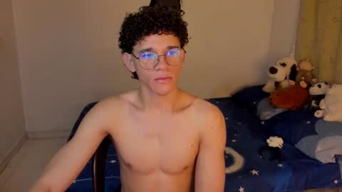 Tom Blue online show from October 22, 2025, 10:59 am