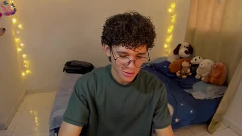 Tom Blue online show from December 18, 2025, 4:24 pm