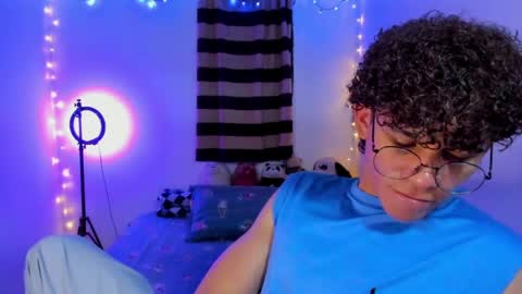 Tom Blue online show from April 8, 2026, 12:10 am