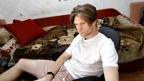 Snapshot of tom_elmo chatting on October 8, 2025, 11:35 pm Tom Elmo online show from October 8, 2025, 11:35 pm