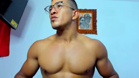 Snapshot of tom_kingfit chatting on April 22, 2026, 2:36 am SPORTSFIT29 online show from April 22, 2026, 2:36 am
