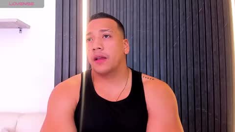 Tom muscle1 online show from October 26, 2025, 12:22 pm