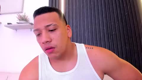 Tom muscle1 online show from November 12, 2025, 12:05 pm