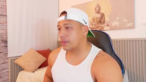 Tom muscle1 online show from November 19, 2025, 12:05 pm