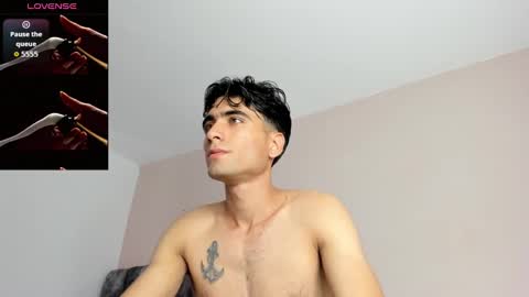 tom online show from October 31, 2025, 5:25 pm