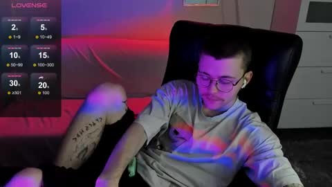 tomas_norton online show from April 17, 2026, 9:07 pm