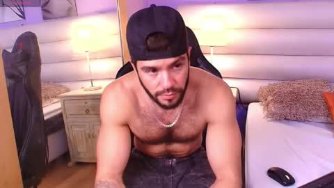 Snapshot of tomas_wolfk chatting on April 19, 2026, 4:06 pm Andres. online show from April 19, 2026, 4:06 pm