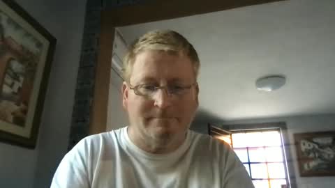 Snapshot of tomascausa chatting on December 17, 2024, 11:27 pm Hola online show from December 17, 2024, 11:27 pm