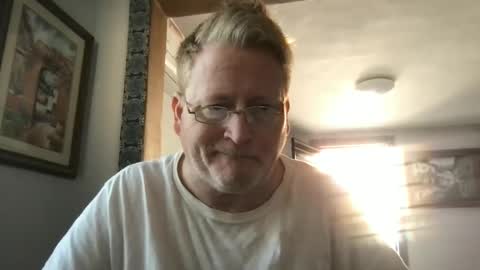 Snapshot of tomascausa chatting on January 23, 2025, 5:52 pm Hola online show from January 23, 2025, 5:52 pm