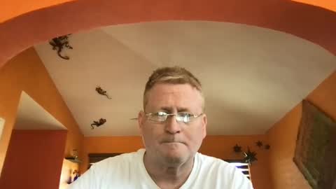 Snapshot of tomascausa chatting on March 11, 2025, 9:15 pm Hola online show from March 11, 2025, 9:15 pm