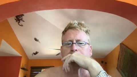 Snapshot of tomascausa chatting on September 17, 2025, 6:42 pm Hola online show from September 17, 2025, 6:42 pm