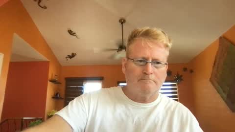 Snapshot of tomascausa chatting on October 30, 2025, 6:52 pm Hola online show from October 30, 2025, 6:52 pm