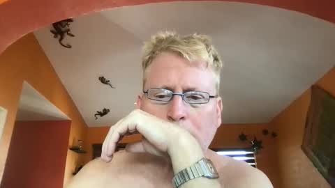 Snapshot of tomascausa chatting on November 3, 2025, 9:48 pm Hola online show from November 3, 2025, 9:48 pm