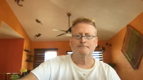 Snapshot of tomascausa chatting on February 20, 2026, 9:37 pm Hola online show from February 20, 2026, 9:37 pm