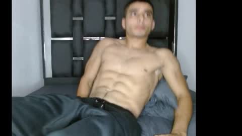 tomaz_18 online show from January 18, 2026, 3:32 am