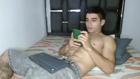 tomaz_18 online show from February 18, 2026, 12:06 am