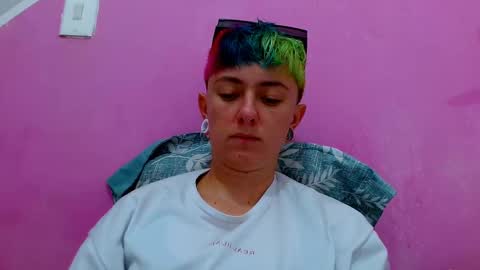 Blue online show from September 15, 2025, 6:52 pm