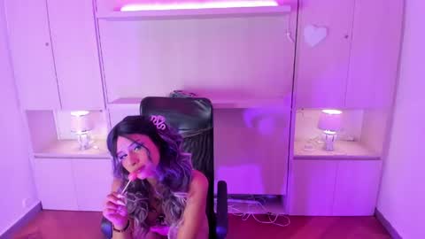 Snapshot of tomiedark_ chatting on April 17, 2026, 4:04 am KAELANI online show from April 17, 2026, 4:04 am
