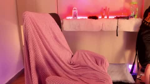 Snapshot of tomiedark_ chatting on May 10, 2026, 4:12 pm KAELANI online show from May 10, 2026, 4:12 pm