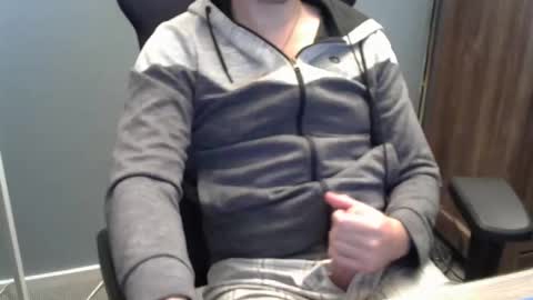 tomin3m online show from October 16, 2025, 6:31 pm