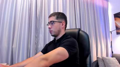 Snapshot of tommas_johnson chatting on May 18, 2026, 12:22 pm Tomas online show from May 18, 2026, 12:22 pm