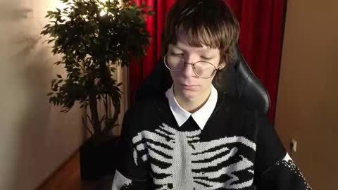 Snapshot of tommiehi chatting on November 16, 2025, 5:24 am Tommie online show from November 16, 2025, 5:24 am