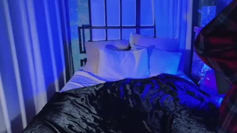 Snapshot of tommiehi chatting on November 29, 2025, 5:43 am Tommie online show from November 29, 2025, 5:43 am