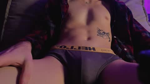 Snapshot of tommiehi chatting on December 4, 2025, 5:39 am Tommie online show from December 4, 2025, 5:39 am