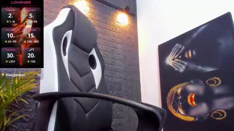 Tom Mike online show from November 21, 2025, 11:47 pm