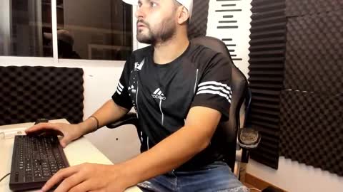 Snapshot of tommmycortez chatting on November 1, 2025, 2:35 am tommmycortez online show from November 1, 2025, 2:35 am