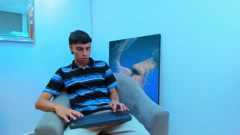 Snapshot of tommy__scott chatting on November 10, 2025, 12:59 pm Tommy Scott online show from November 10, 2025, 12:59 pm