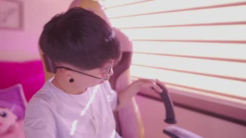 Blue  online show from April 14, 2026, 12:55 pm