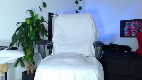 Snapshot of tommy_hotguy chatting on December 11, 2024, 2:09 am tommy online show from December 11, 2024, 2:09 am