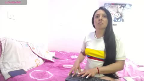 Snapshot of tommyandthifanny chatting on October 14, 2025, 10:54 pm tommyandthifanny online show from October 14, 2025, 10:54 pm