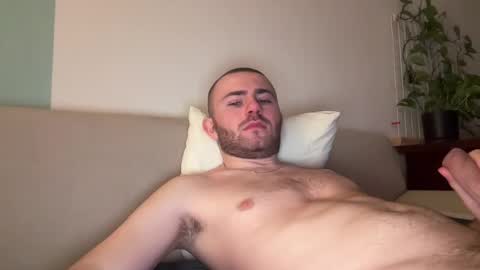 tommyflash_tut online show from March 2, 2025, 9:01 pm