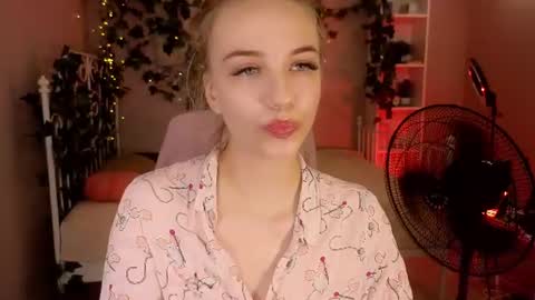 Snapshot of toni_ray chatting on July 13, 2026, 5:54 am Tony online show from July 13, 2026, 5:54 am