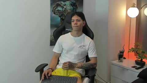 tony_petrov online show from November 26, 2025, 1:34 pm