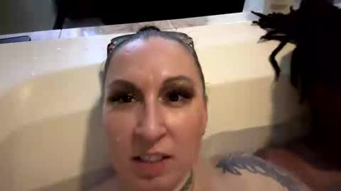 toochillcouple420 online show from October 4, 2025, 6:33 am