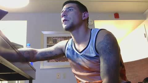 Snapshot of toomuchsmoke chatting on December 7, 2024, 6:10 am toomuchsmoke online show from December 7, 2024, 6:10 am