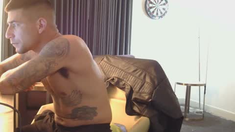 Snapshot of toomuchsmoke chatting on December 16, 2024, 5:06 am toomuchsmoke online show from December 16, 2024, 5:06 am