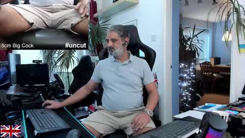 topalphaboss online show from November 18, 2025, 3:49 pm