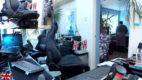 topalphaboss online show from November 30, 2025, 3:16 pm