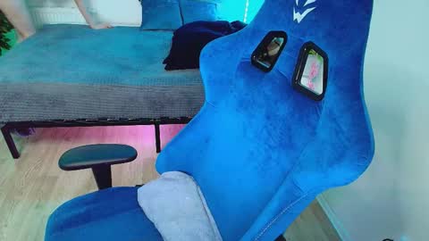 topcranberry online show from November 11, 2025, 4:56 am